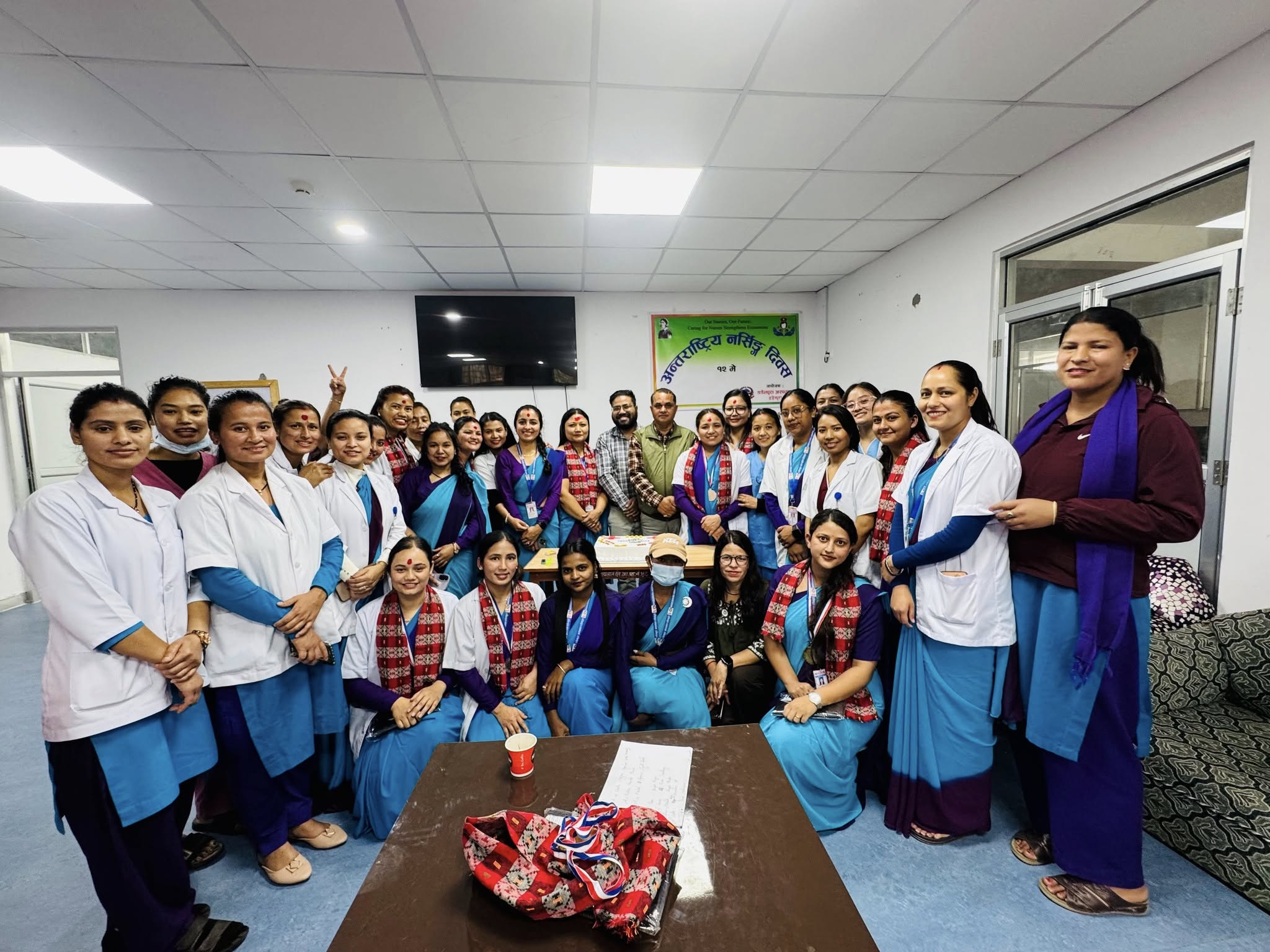 अस्पताल नर्सिङ बिभाग मार्फत बिभिन्न कार्यक्रम गरि अन्तराष्ट्रिय नर्सिङ दिवस मनाइयो ।
